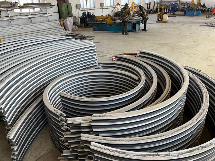 U型門窗型材拉彎